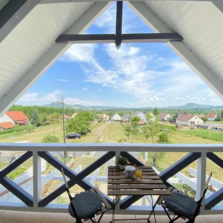 Dandelion Vendeghazak Case de vacanță