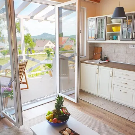 Dandelion Vendeghazak Case de vacanță Kisapati