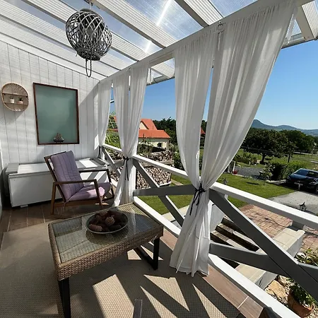 Dandelion Vendeghazak Kisapati