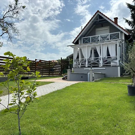 Dandelion Vendeghazak *