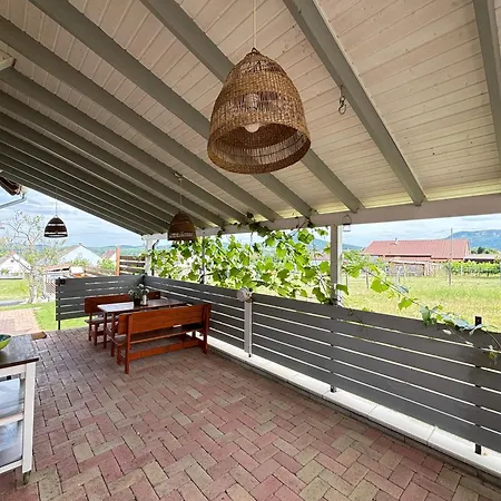 Dandelion Vendeghazak * Kisapati